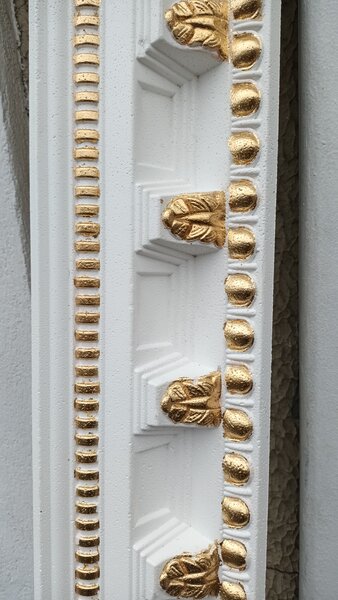 Foita Aurie. profile decorative.